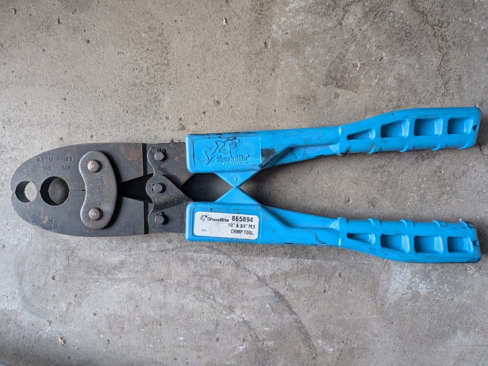 SharkBite 865894 PEX Crimping Tool 1/2 & 3/4 in Blue Handle (As Is) Used