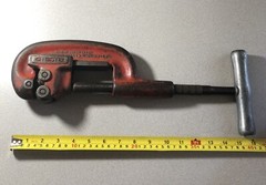 RIDGID Model 202 Heavy-Duty Pipe Cutter 1/8 in to 2 in Wide Roll Good Condition