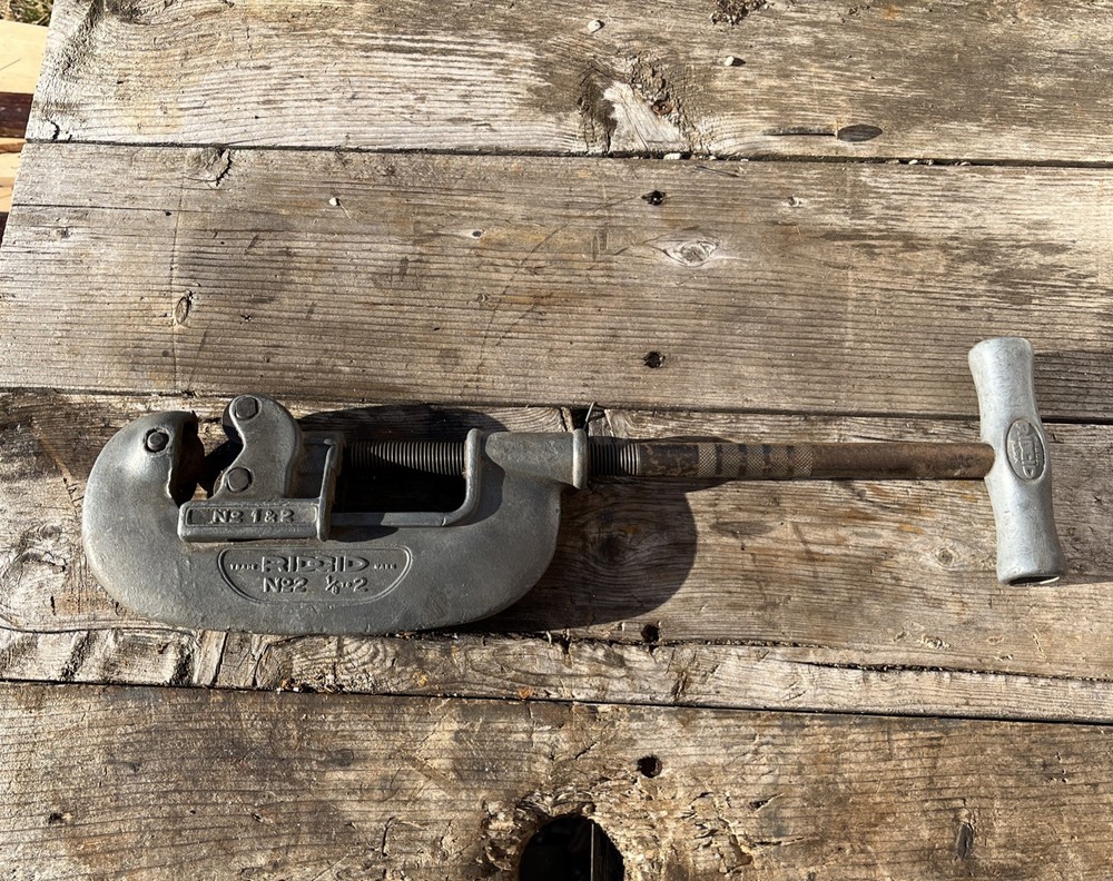THE RIDGE TOOL CO. Ridgid Pipe Cutter No. 2 .. 1/8&rdquo; To 2&Prime; ALUMINUM BODY VINTAGE