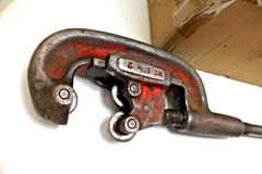 RIDGID 700 Pipe Threader w/ 12-R Die Set & &ldquo;BRAND NEW&rdquo; Metal Case (100% TESTED)