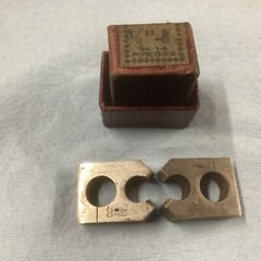 Armstrong Bros. Adjustable Dies No. 1-A Pipe Size 3/8&Prime; Pipe