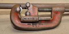 Ridgid Model 65R 1&Prime; &ndash; 2&Prime; capacity pipe threader die head & No 2 cutter tools R1